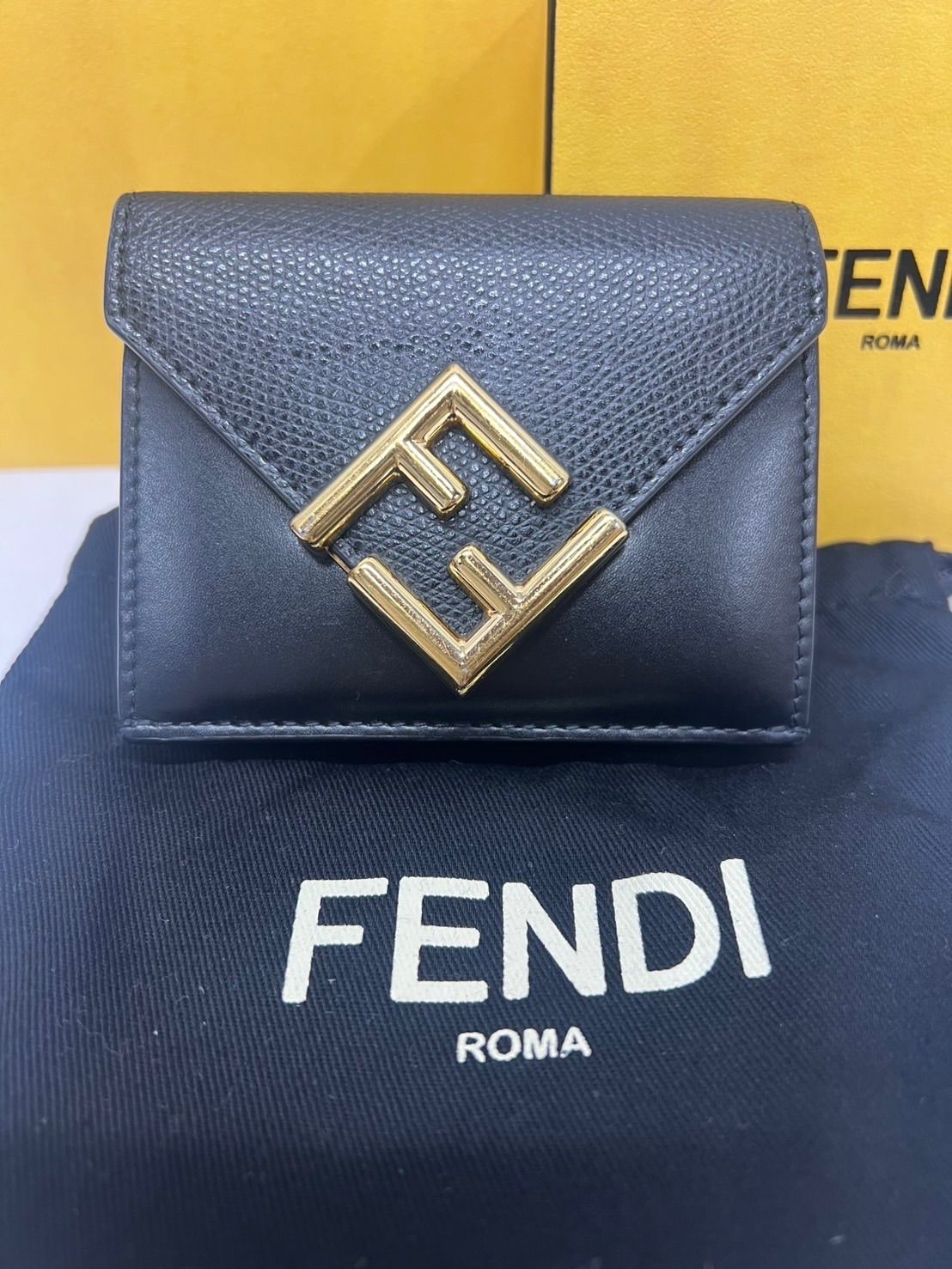 新品未使用】フェンディ 三つ折り財布 ブラック FFロゴ Fendi FFロゴ