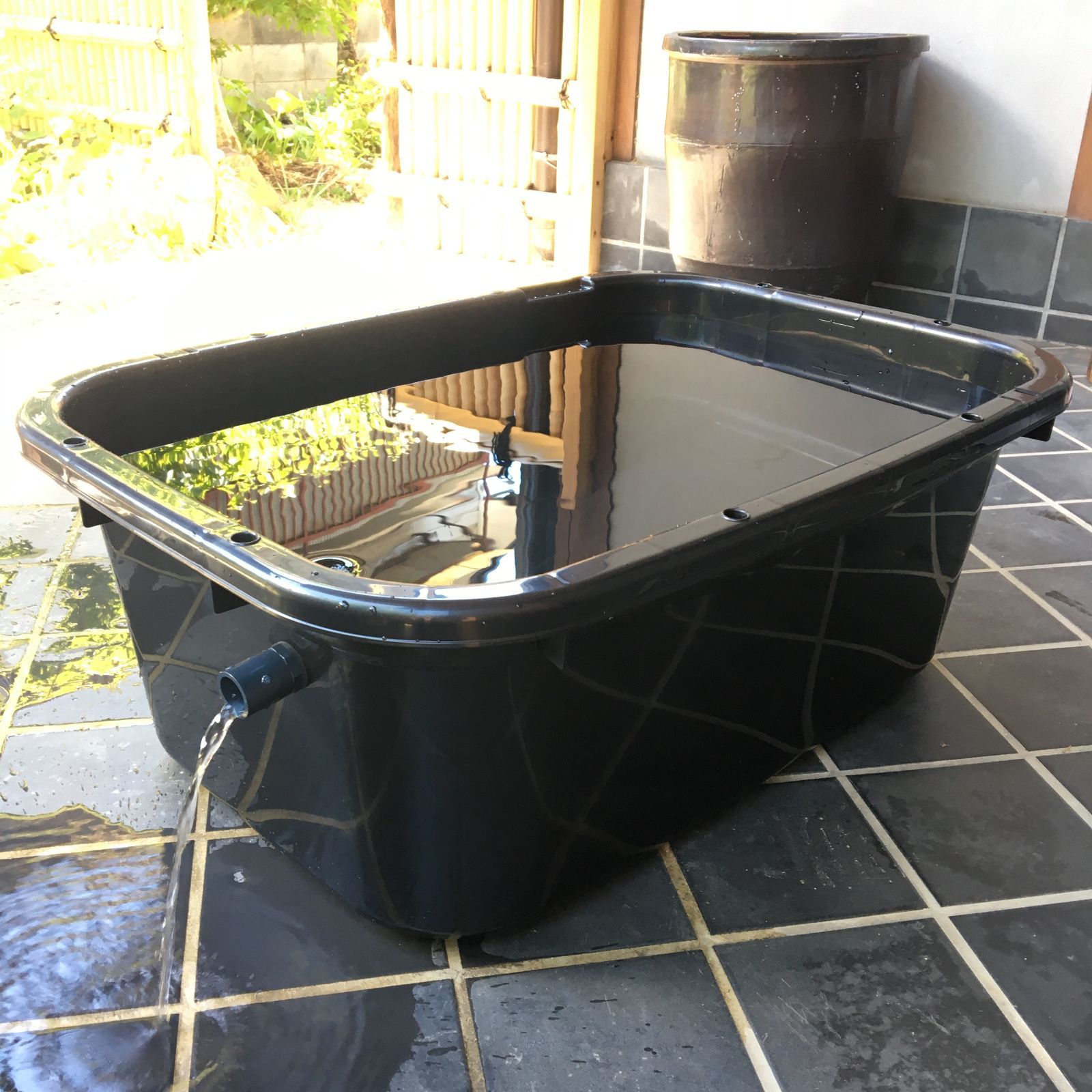 新タイプ】メダカ飼育ケース 75㍑x4個【黒・深緑あり】オーバーフロー