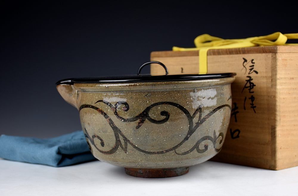 古備前波状紋3耳壷(桃山時代) 古備前波状紋3耳壷(桃山時代)