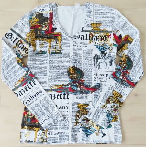 ジョンガリアーノオム！ニュースペーパー柄タンクトップ（カーキ色）