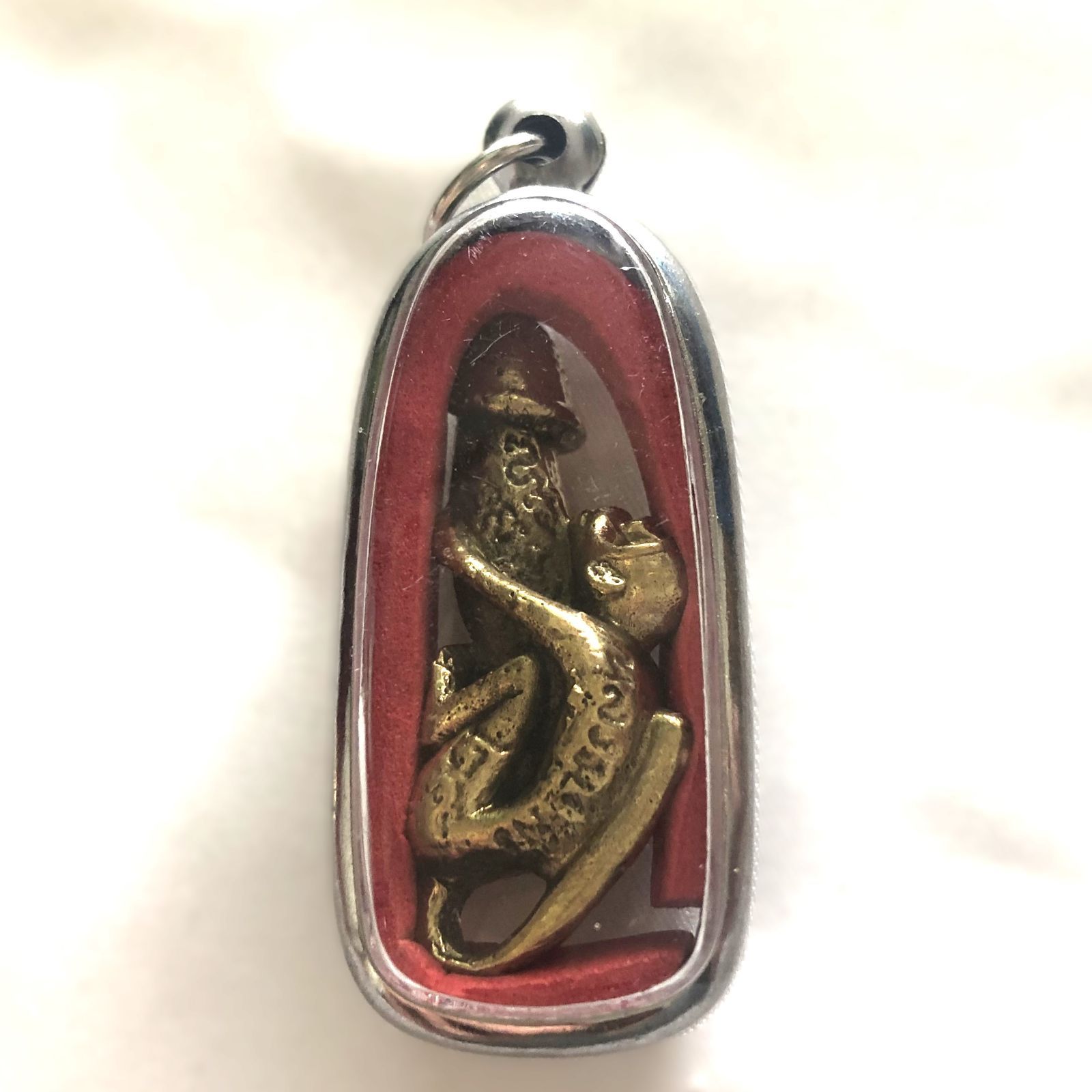 高級専門店購入！タイのお守りプラクルアン！災からあなたを守ります