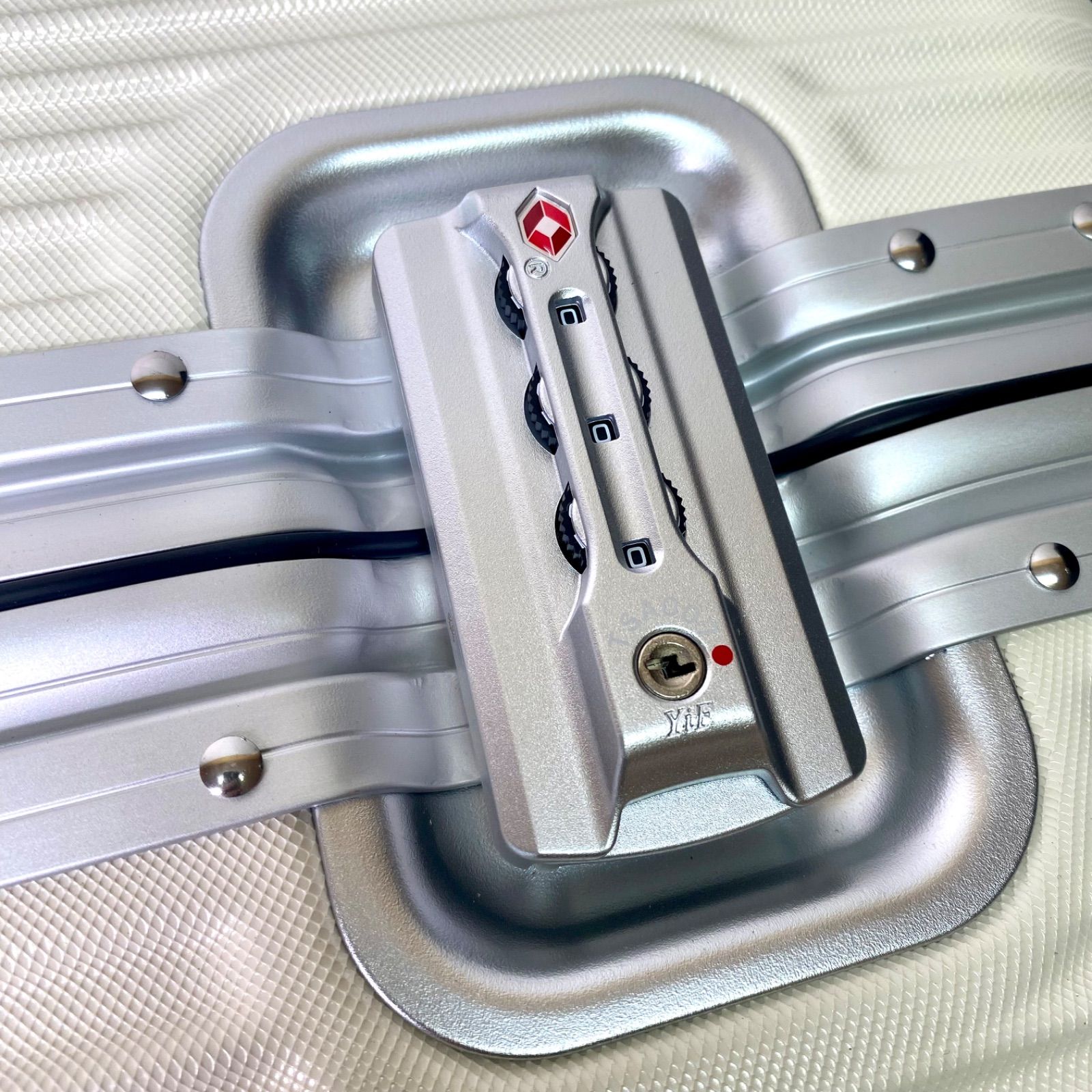 新品未使用 スイスミリタリー スーツケース プレミアム Cタイプ 24