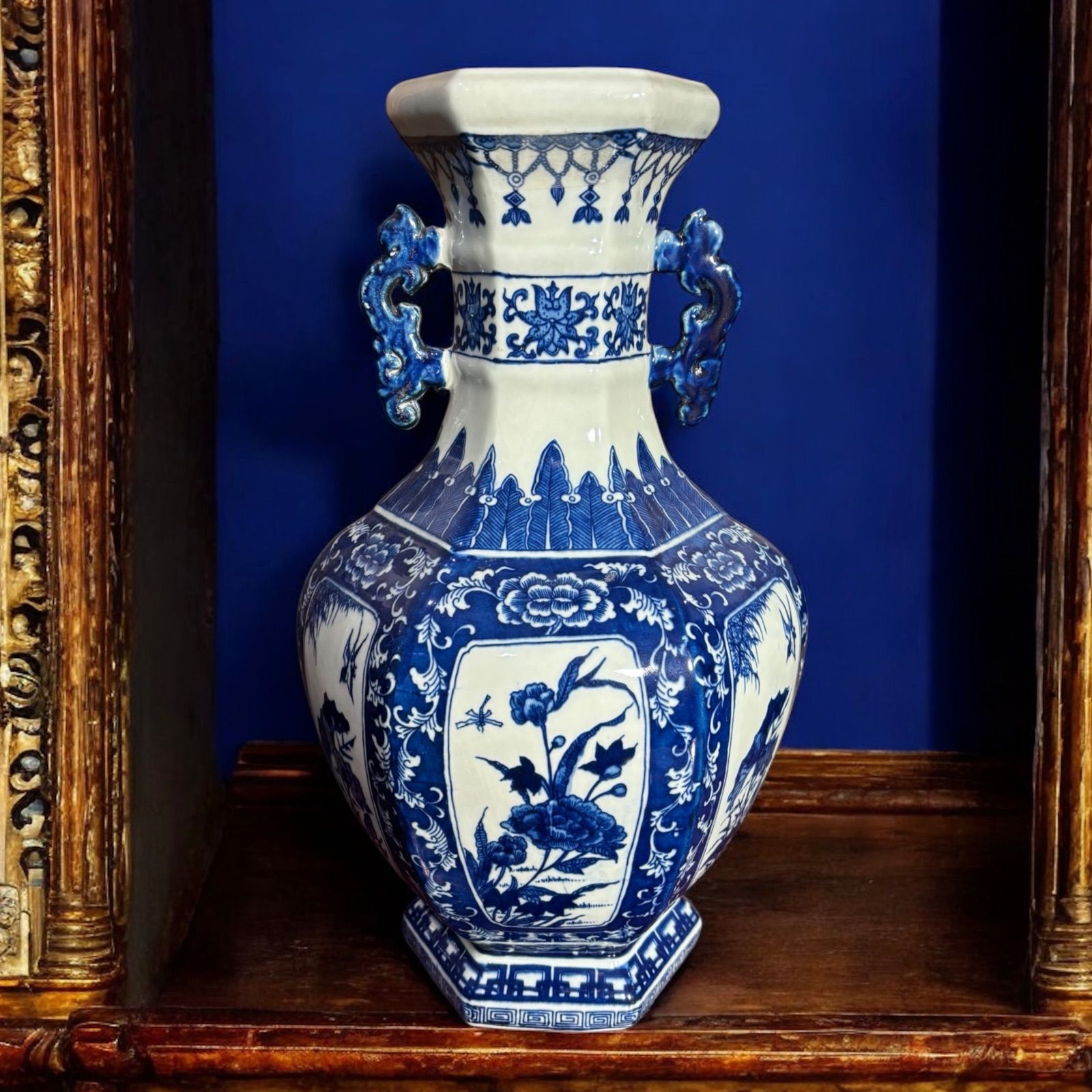 中国古美術・稀有品・純手描き金粉彩陶瓷花瓶・黑檀木箱付き・観賞瓶