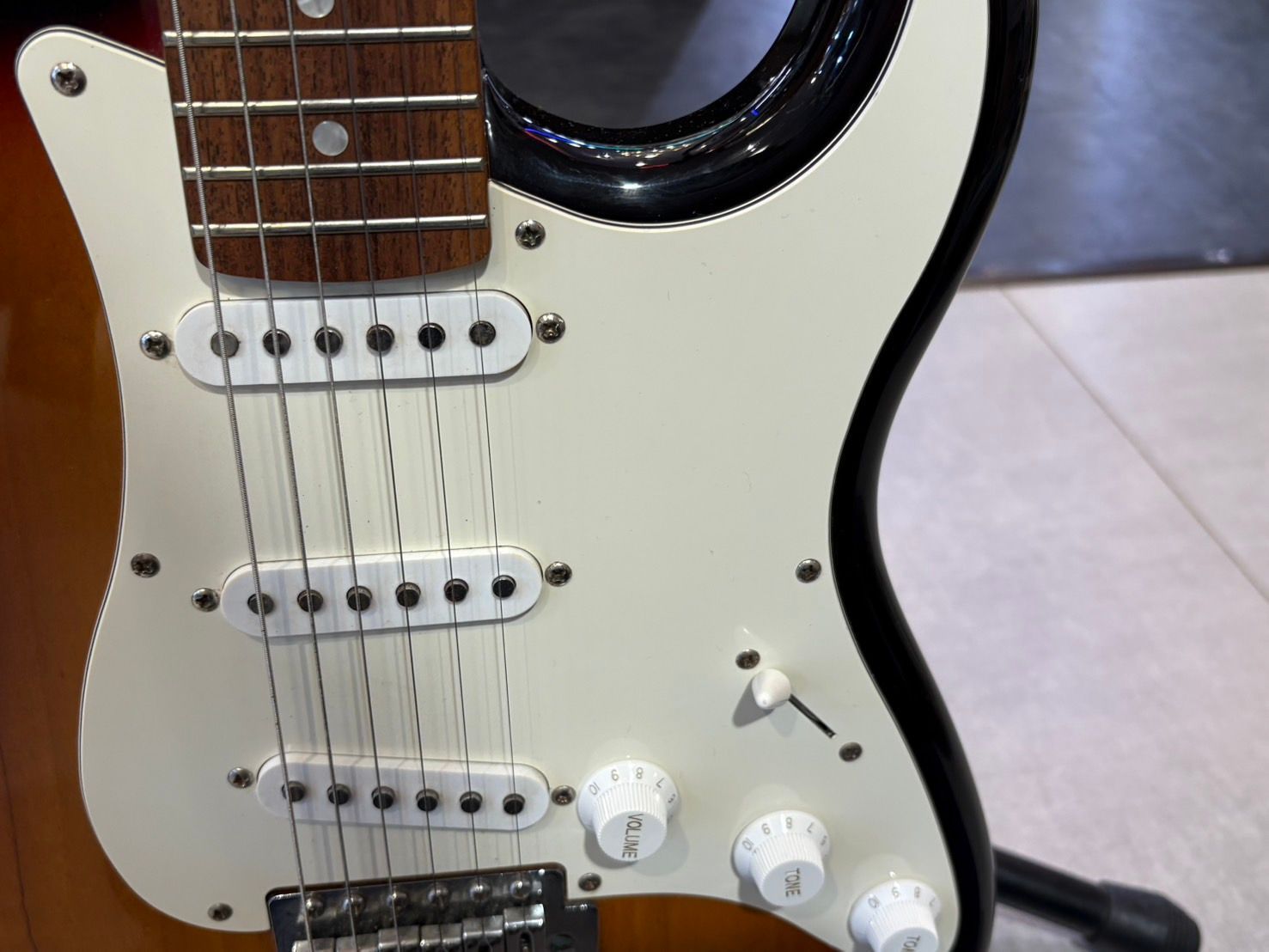 ◇FERNANDES フェルナンデス エレキギター サンバースト 最も安い