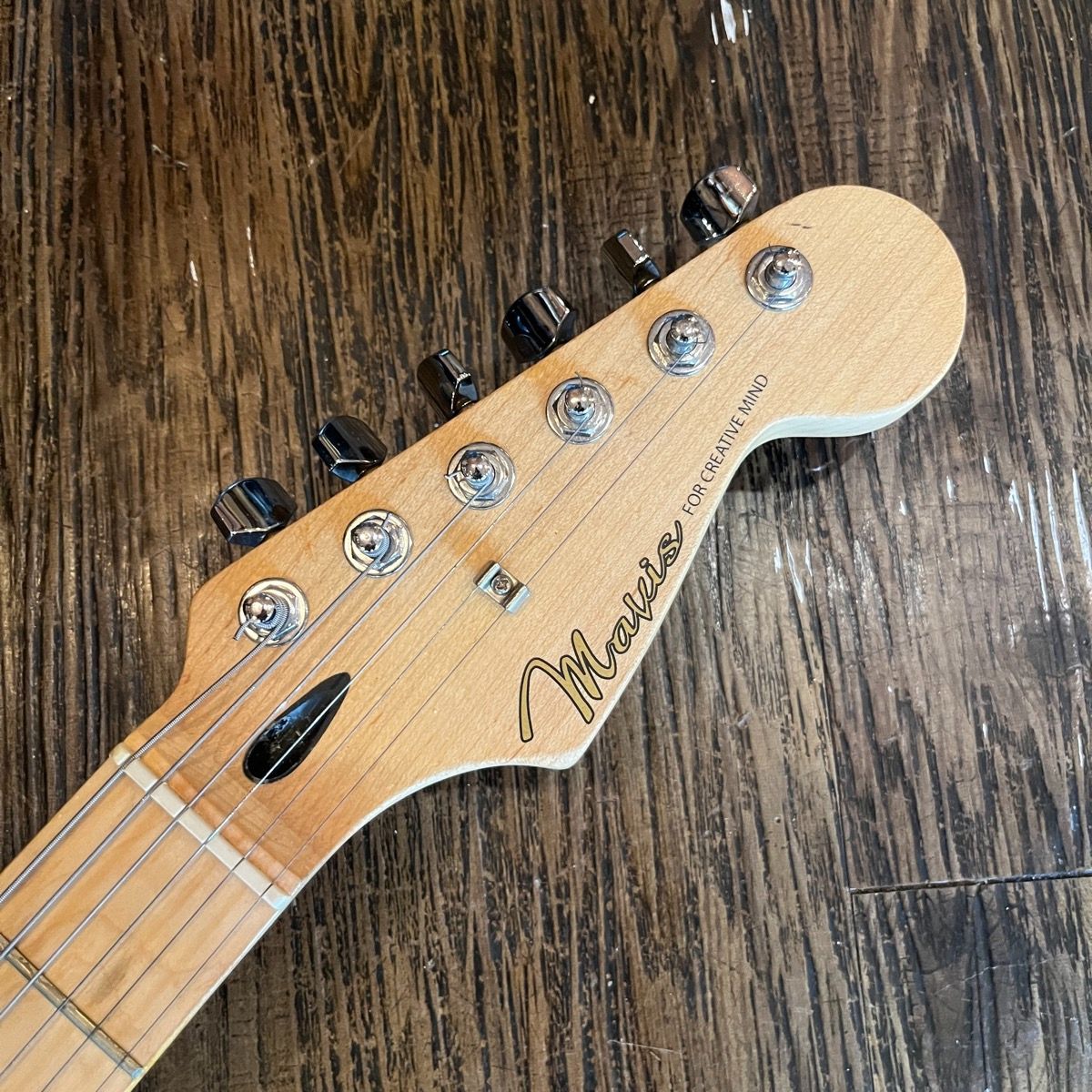 Mavis エレキギター (9点セット) Mavis エレキギター (9点セット