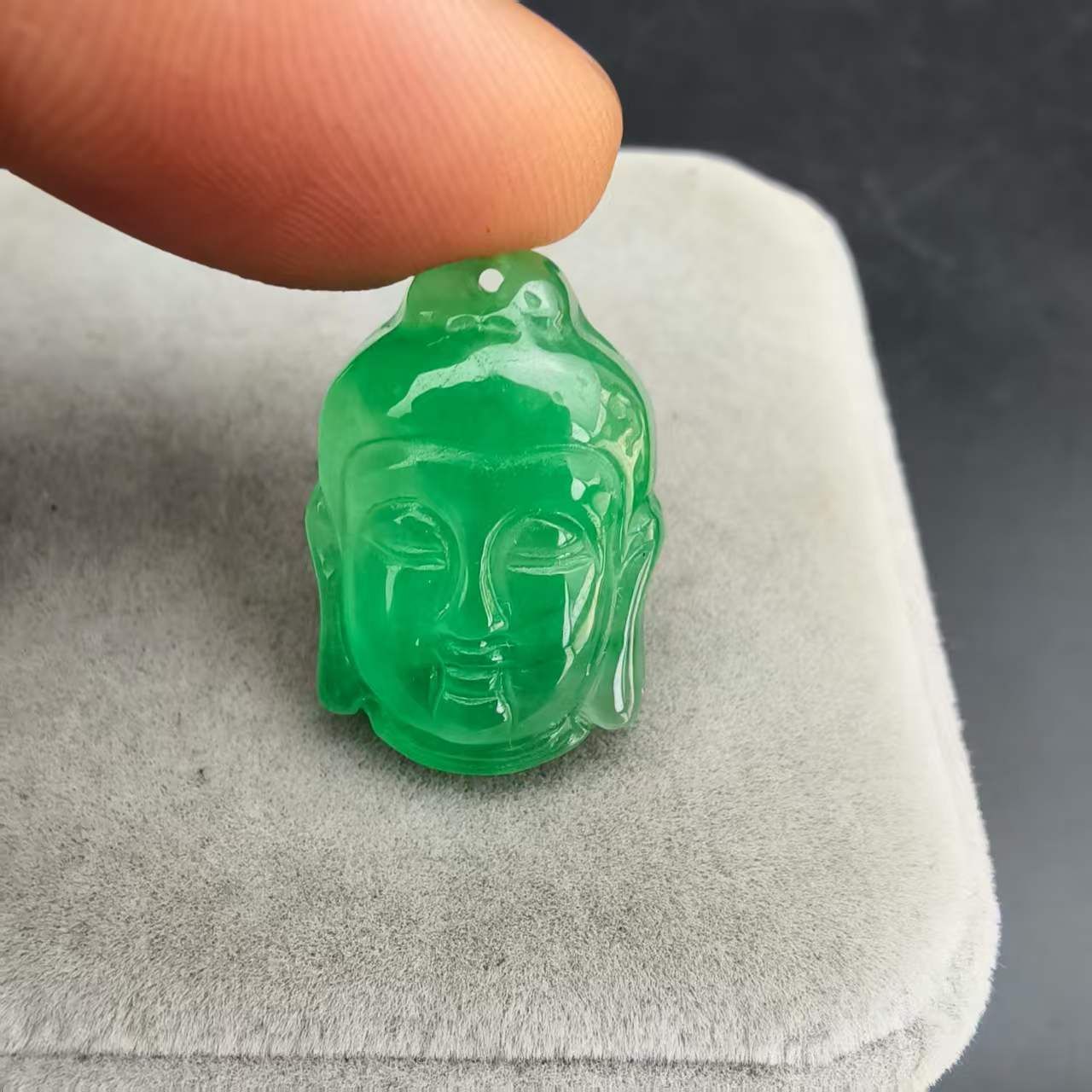 中国古美術 ミャンマー 高冰満緑翡翠 玉牌ペンダント 売れ筋 龍行天下