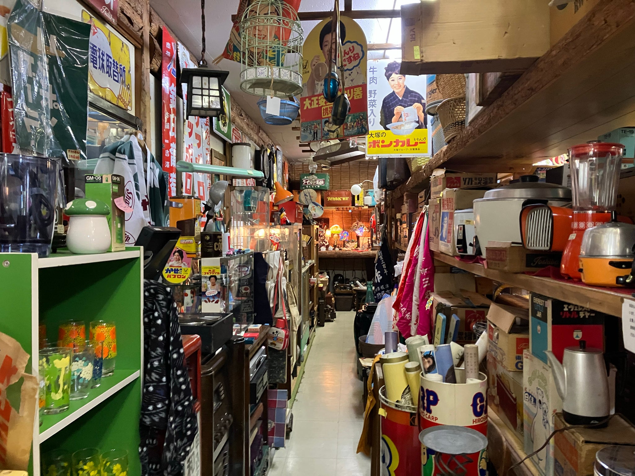 昭和レトロに心躍る】福岡市南区の骨董店Katsuで時を旅する - RKB毎日放送