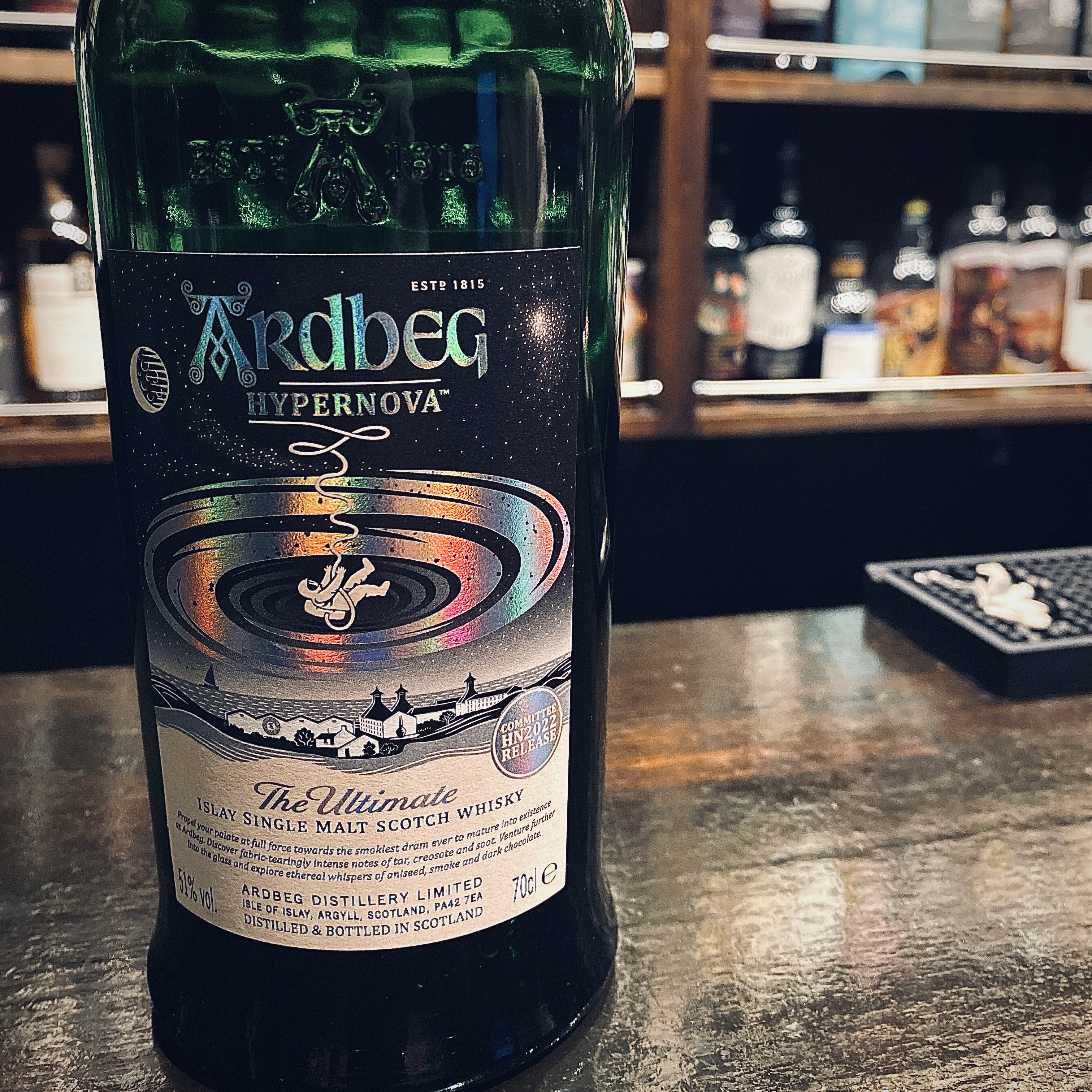 アードベッグ蒸留所 限定ボトルハイパーノヴァは最強ピートな