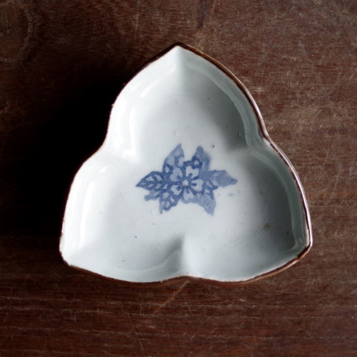 コンニャク印判 】桜文 変形小皿 江戸中期 元禄 古伊万里 菓子皿