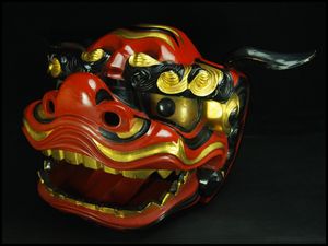 時代物 木彫獅子頭 朱漆塗金彩 幅54cm 獅子舞 神楽面 魔除 縁起物 骨董