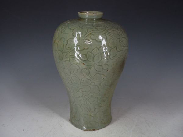 李朝 高麗 コレクター品］李朝 高麗 青磁 象嵌 花草文 梅瓶 朝鮮 韓国