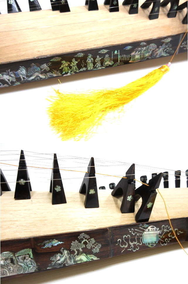 ベトナム民族楽器◇ダン・トラン◇17弦 螺鈿細工 替え弦／琴爪／ハード