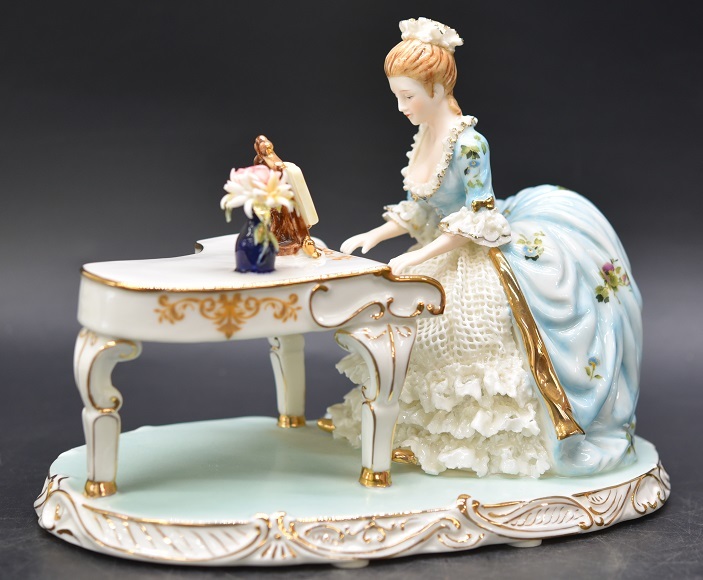 陶器製 和装女性像 傘付き