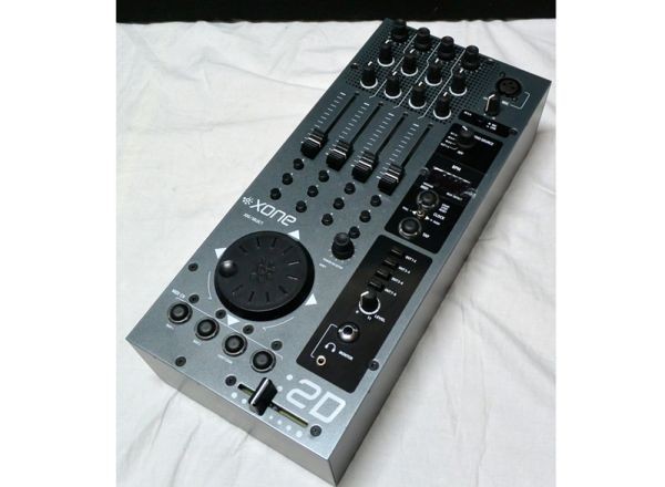 Allen & Heath XONE: 2D オーディオMIDIインターフェイス Allen