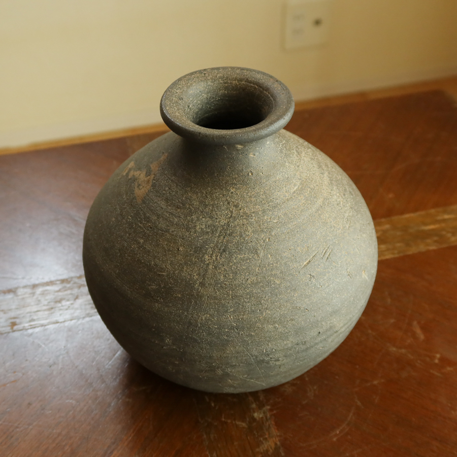 落書きのような魚絵が楽しい 須恵器小壺 箱付き 土器 花器 花瓶 花生