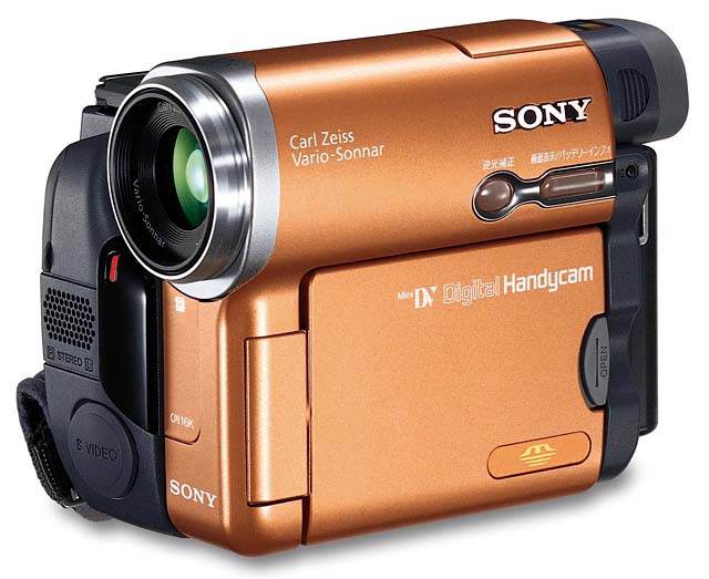 ソニー、2メガピクセルCCD搭載のDVカメラ「DCR-TRV70K」