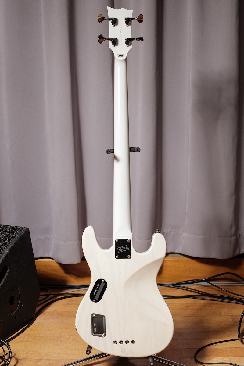 AKi『Vermillion』のレコーディングとツアーを支える、明希（シド）の4