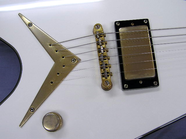 Dean V Custom (2019) - ヴィンテージホワイト