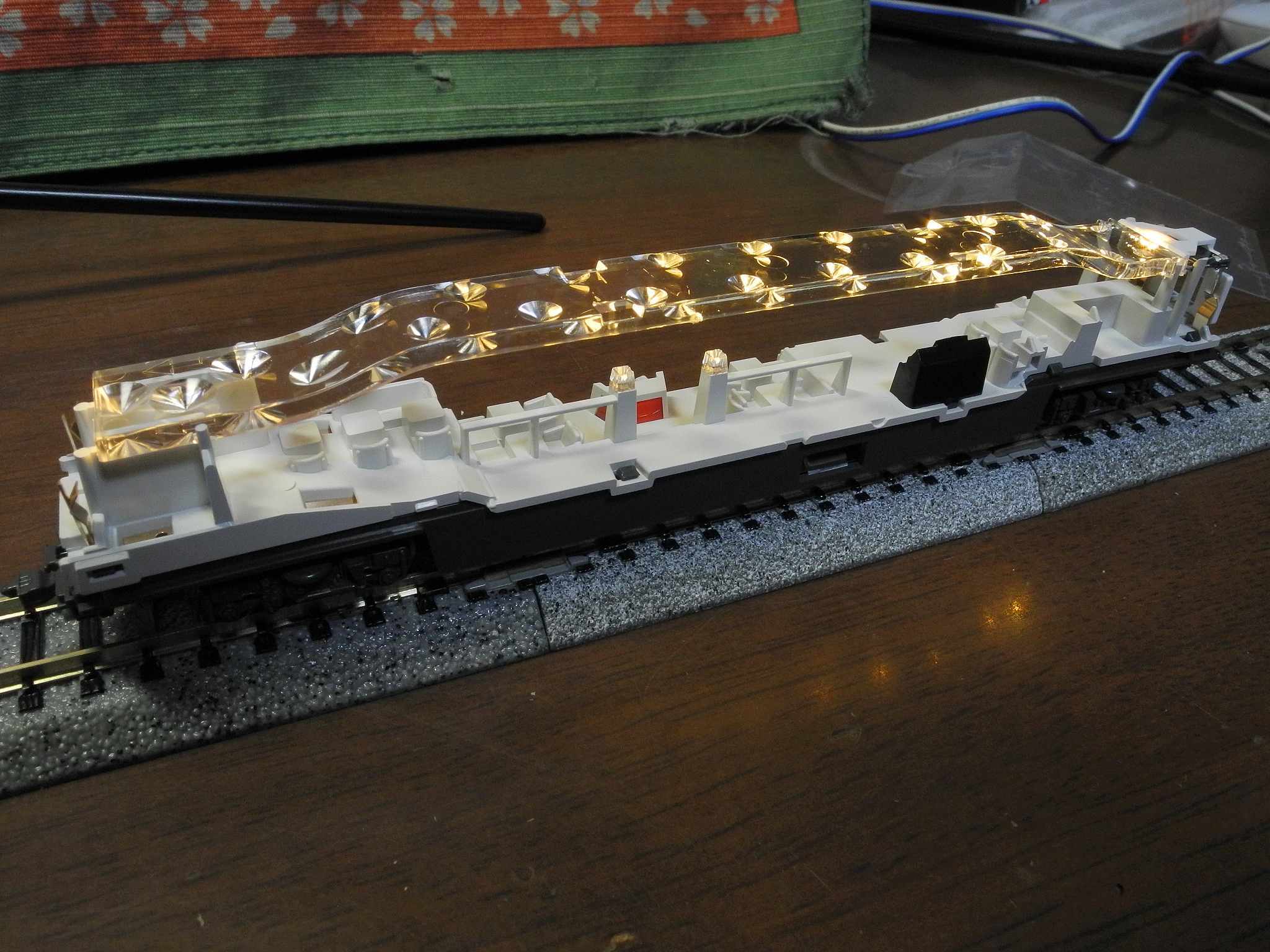 KATO 10-1447 E001系 四季島 室内灯付 E001形 トランスイート四季島を