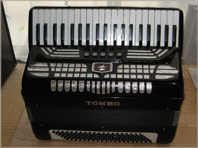 ☆良品 TOMBO アコーディオン No.211 30鍵盤 ハードケース付き 【公式