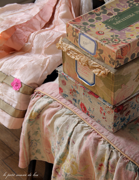 アンティークカルトナージュボックスとアンティークレースたっぷり