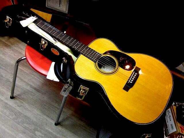 Martin 000-28EC Pickup 【マイク搭載！アンプに繋げるLIVE仕様