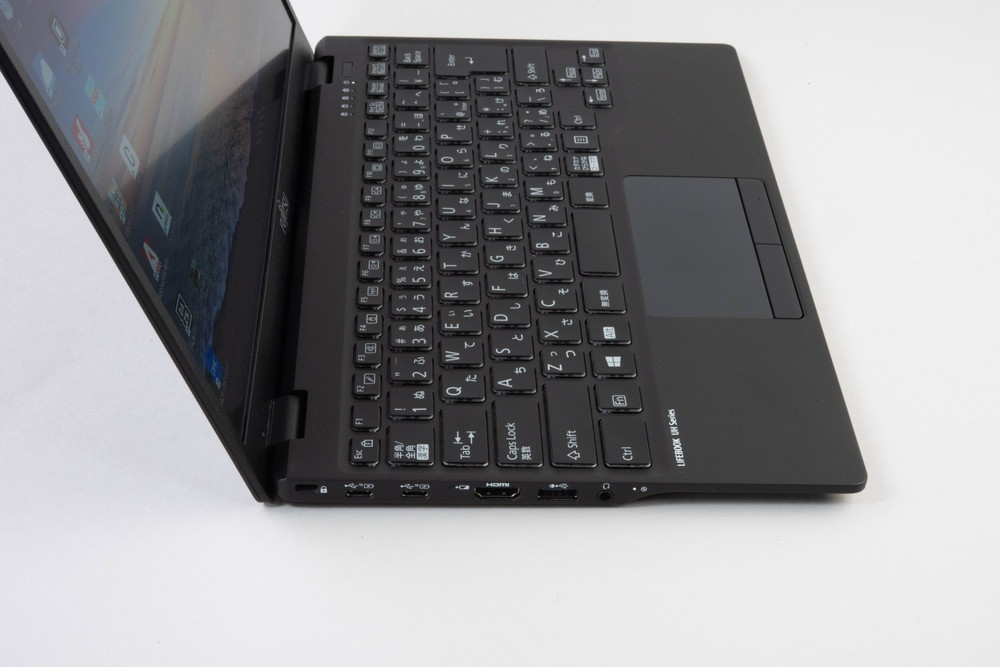 わずか634gの13.3インチノートPC、「LIFEBOOK UH-X／E3」をレビュー