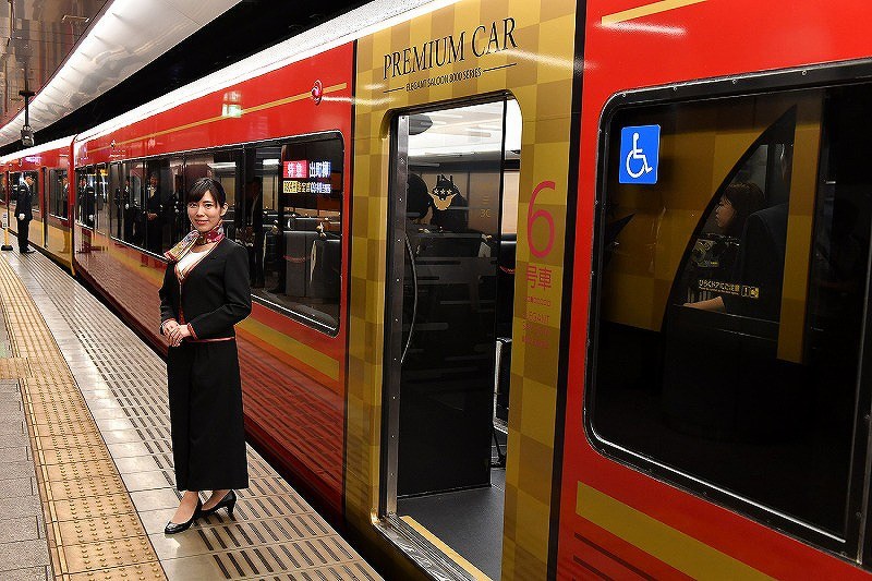 京阪電鉄：プレミアムカー公開 座席指定・高級感演出 [写真特集1/11