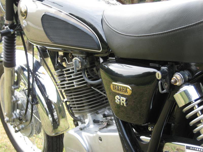 ヤマハSR400SP タンク、サイドカバー、ナンバープレートケース