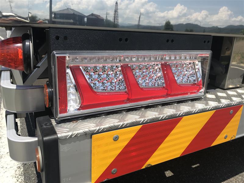 KOITO / 小糸製作所 三連LEDテールランプ のパーツレビュー | クオン