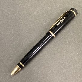 銀座本店で、モンブランのマイスターシュテュック 100周年記念モデル