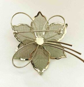 893 アコヤ真珠ブローチ お花のデザイン 花 あこや 真珠 入学式 卒業式