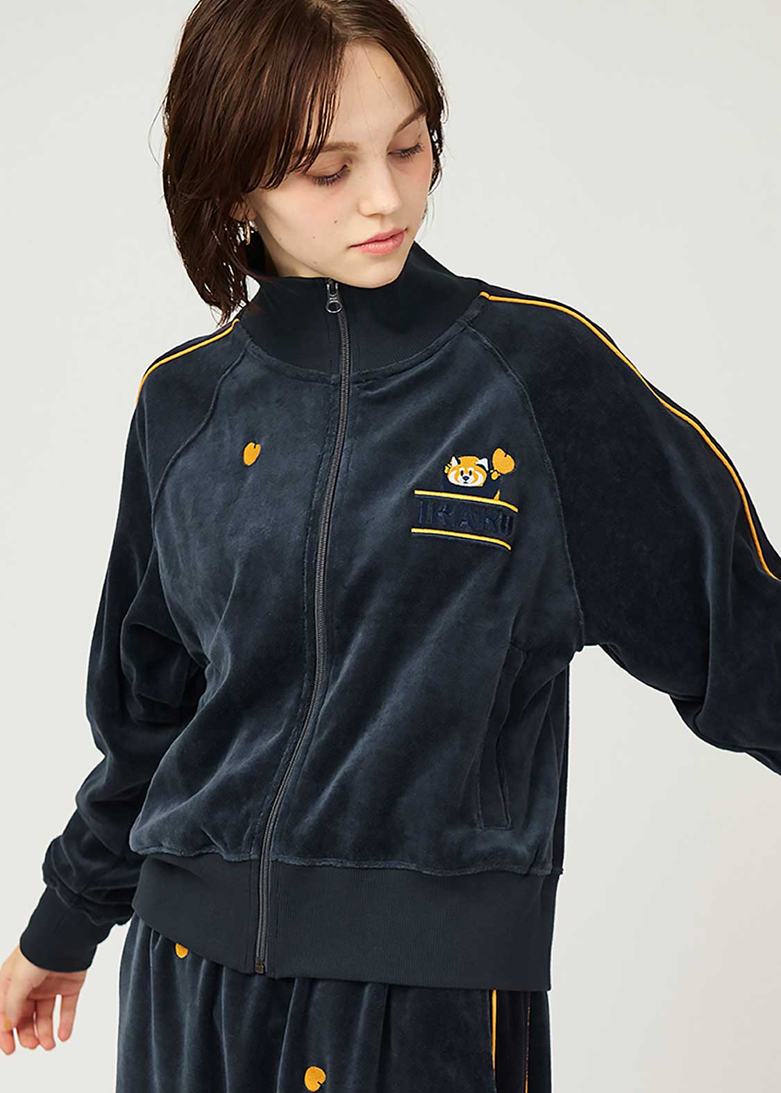 れ*あ様 【新品】HANA ハナ B-RAVE セール ロゴ ベロアトラック