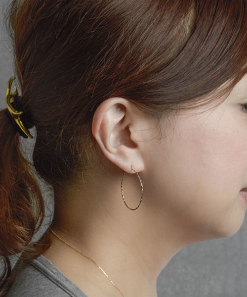 agete K10 YG ひねりオーバルフープピアス マット加工ピアス agete