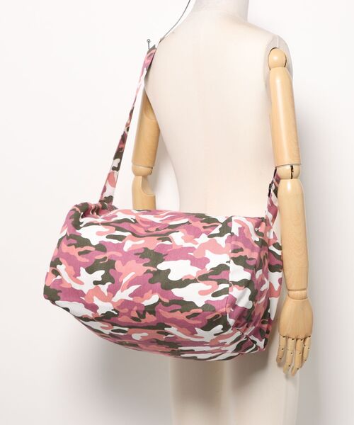 カモ柄ショルダーバック/大容量/迷彩/A4収納可能（ショルダーバッグ