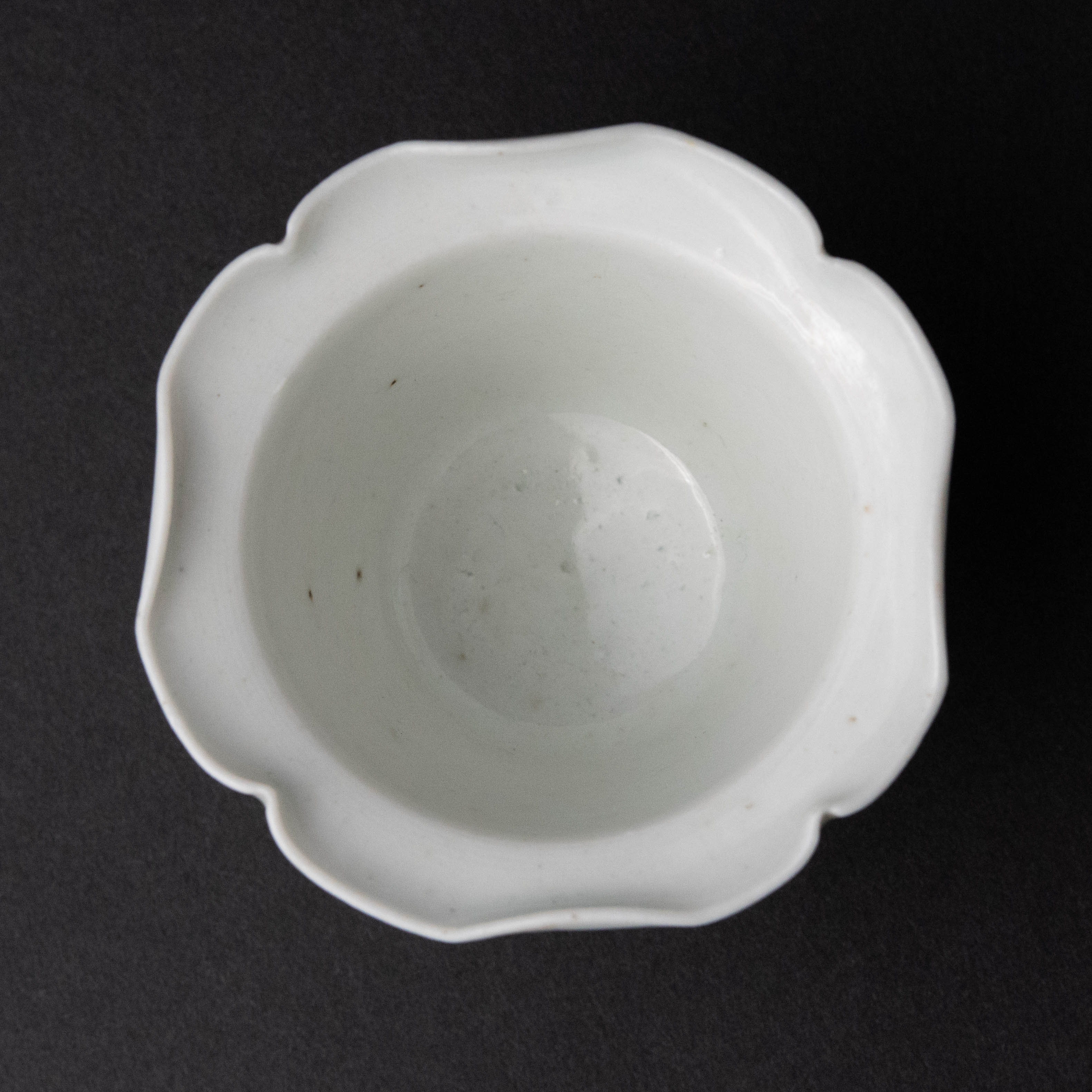 骨董 アンティーク 柿右衛門白磁 陽刻 印刻 柿右衛門 輪花皿 松竹梅 六