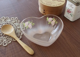 イマン ダイアナローズ 陶器、ホーロー － フレンチカントリーのバラ柄