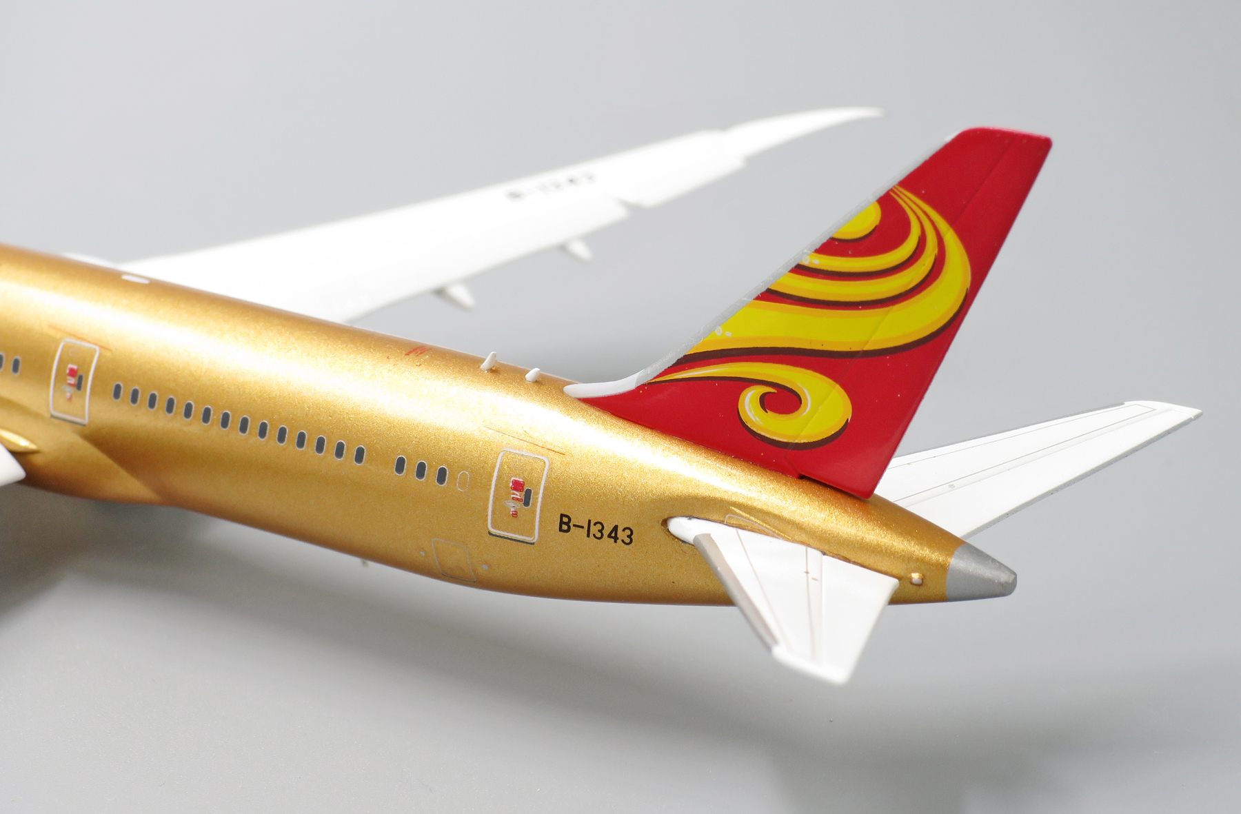 Hainan Airlines Boeing 787-9 Dreamliner “All Gold” “Flaps Down” 1