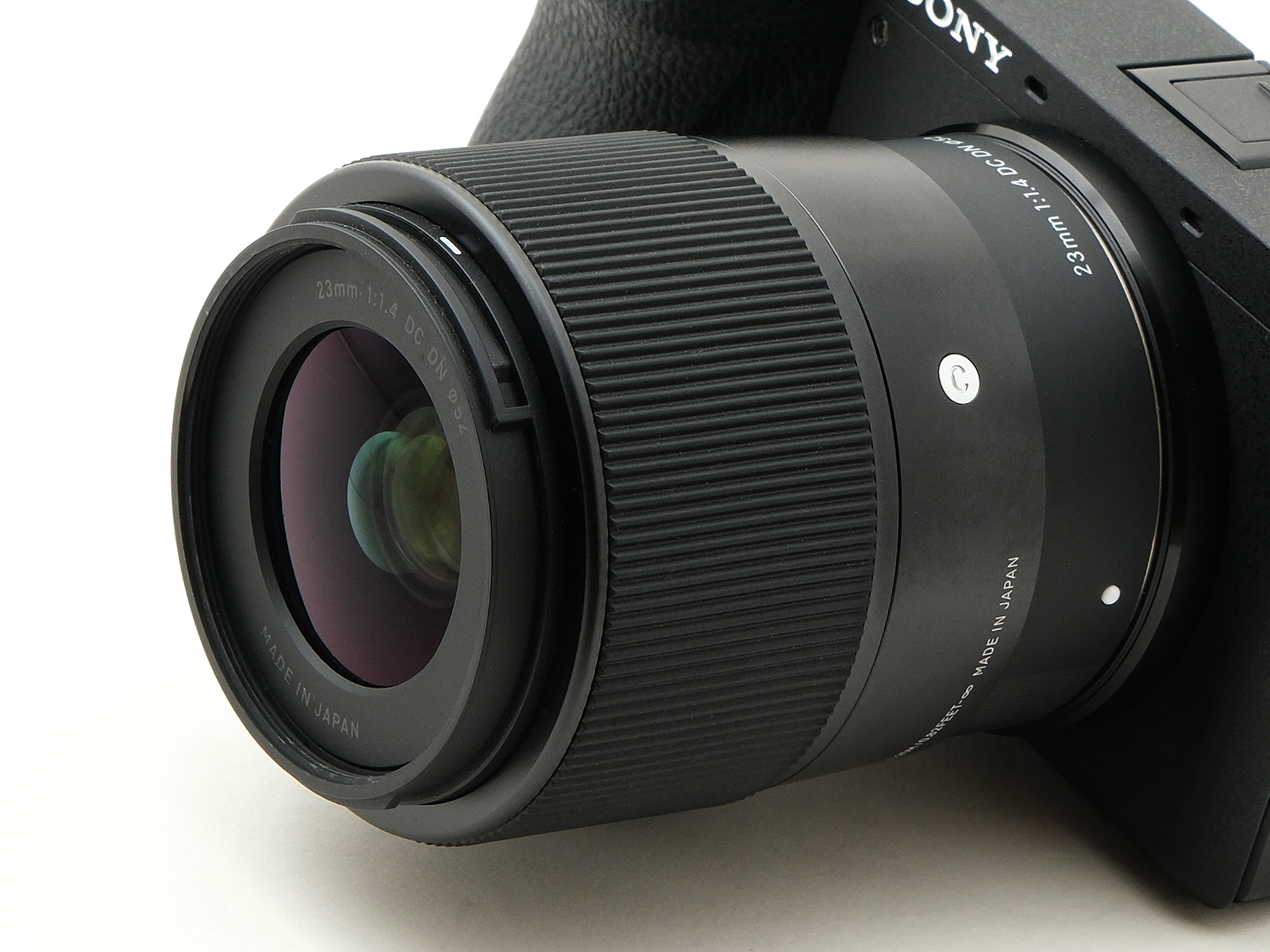 交換レンズレビュー：“小さくて軽い” 35mmAF単焦点レンズを一挙紹介