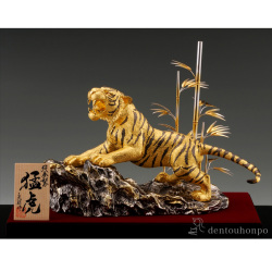 送料無料】 純金 松に鷹 500g / 光則（金工芸） 高級 コレクション