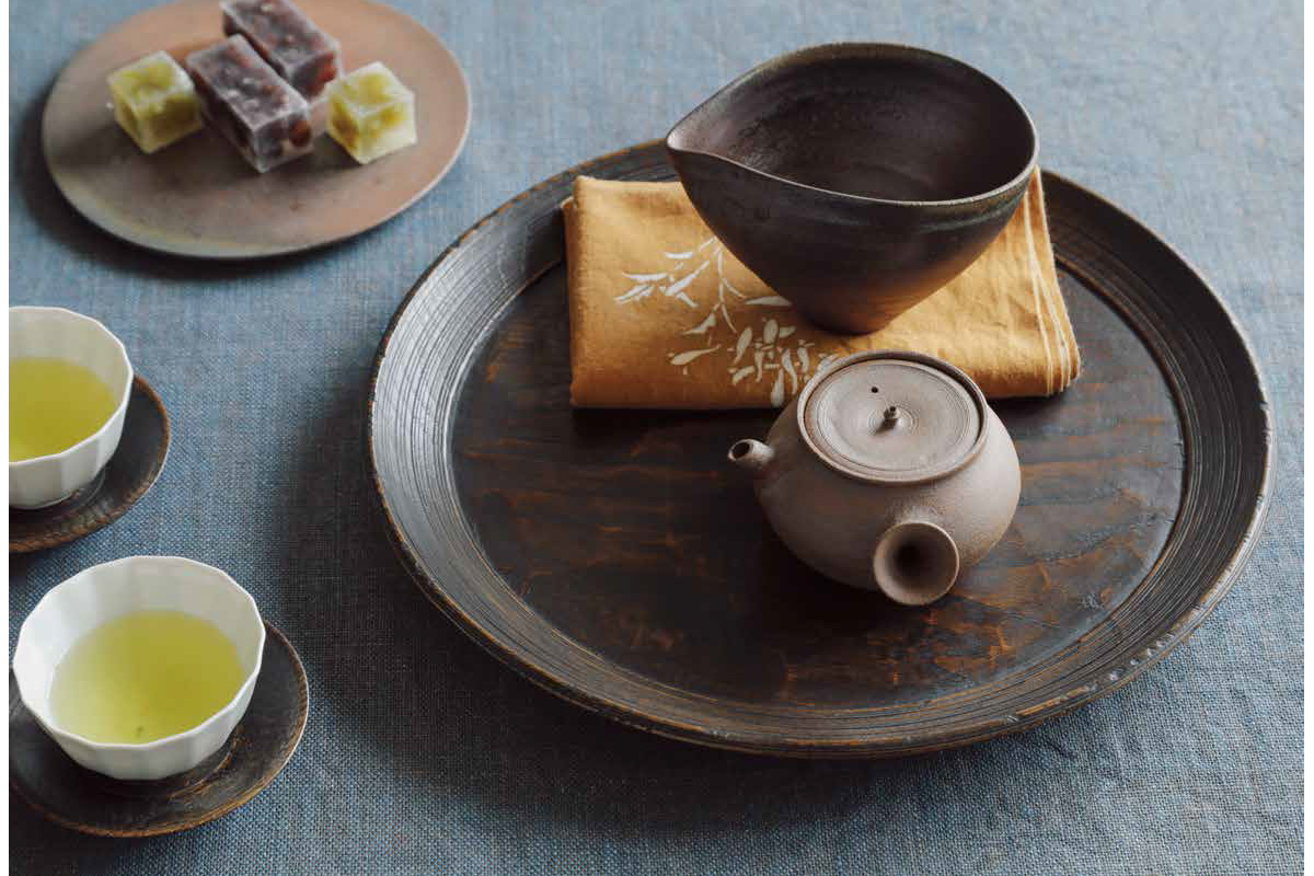 長く付き合うのが楽しみな「足付盆」ただいま、ニッポンのうつわ