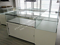 宝飾ブランドショーケース | ガラスショーケースの制作・通販なら石山