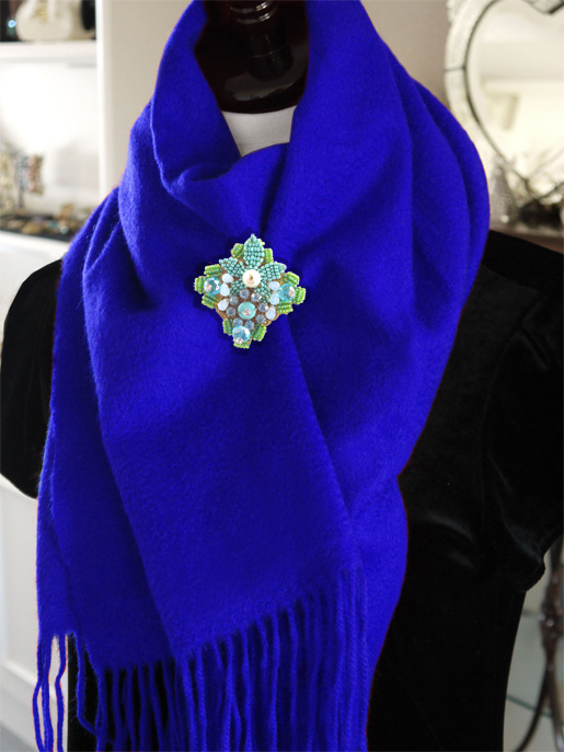 STANLEY HAGLER スタンレーハグラー ブルーとグリーンのお花のブローチ