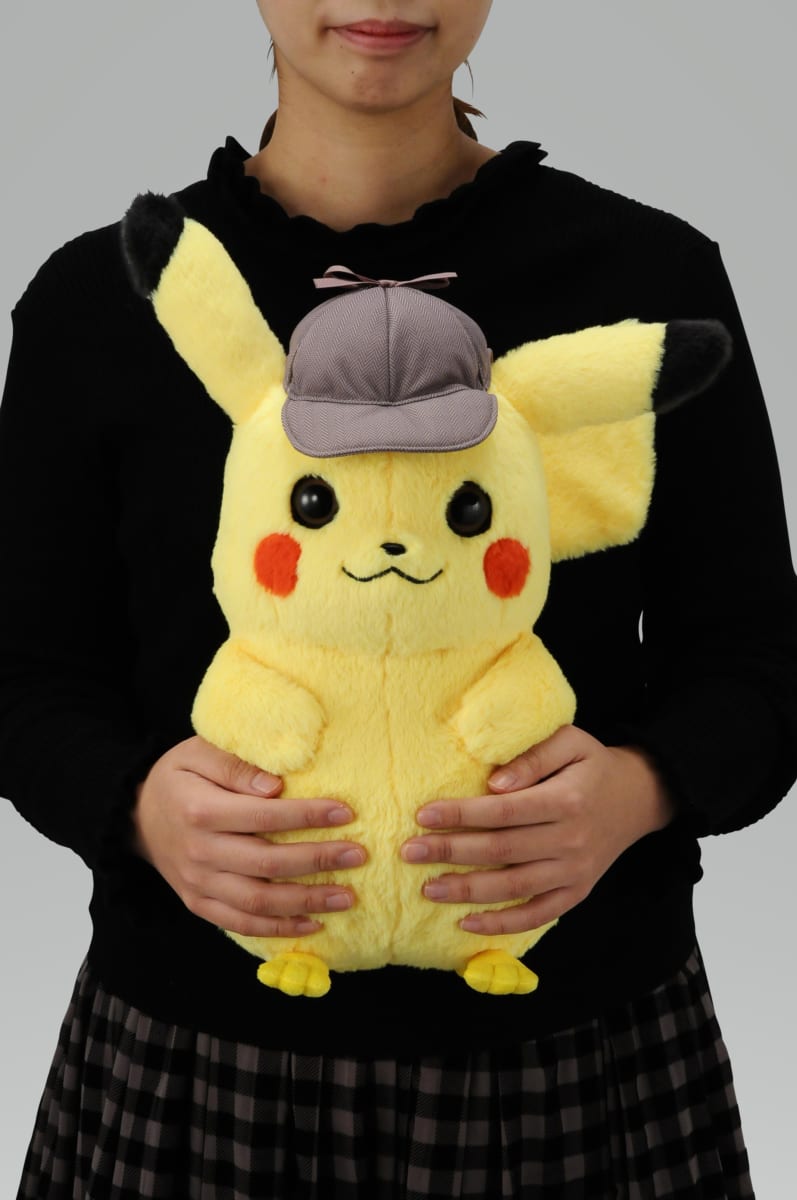 等身大サイズも！タカラトミー「ポケモンぬいぐるみ 名探偵ピカチュウ」