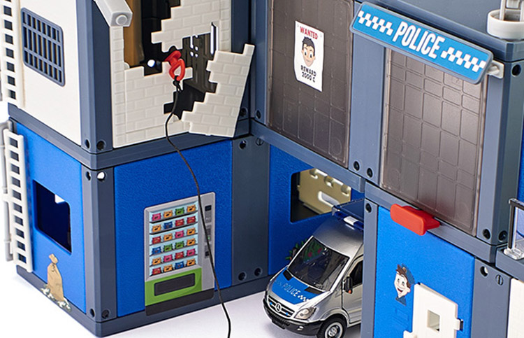 警官と子供のジグソーパズル 完成品 警官と子供のジグソーパズル 完成