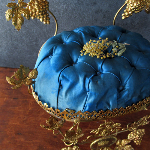 青いクッションのグローブ・ド・マリエ - Eggplant