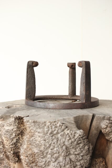 大西清右衛門 作 鉄製 鴨爪炉五徳 共箱 M356｜骨董店 のびる 古美術