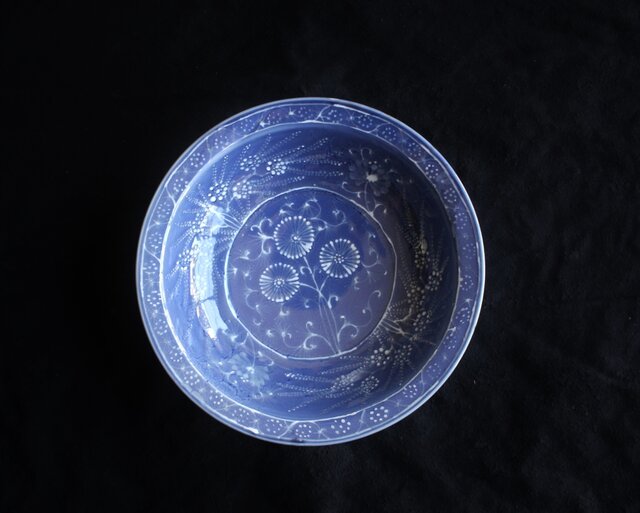 呉須 瑠璃餅花手 大皿 P578｜骨董店 のびる 古美術 骨董 和風建具 蔵戸