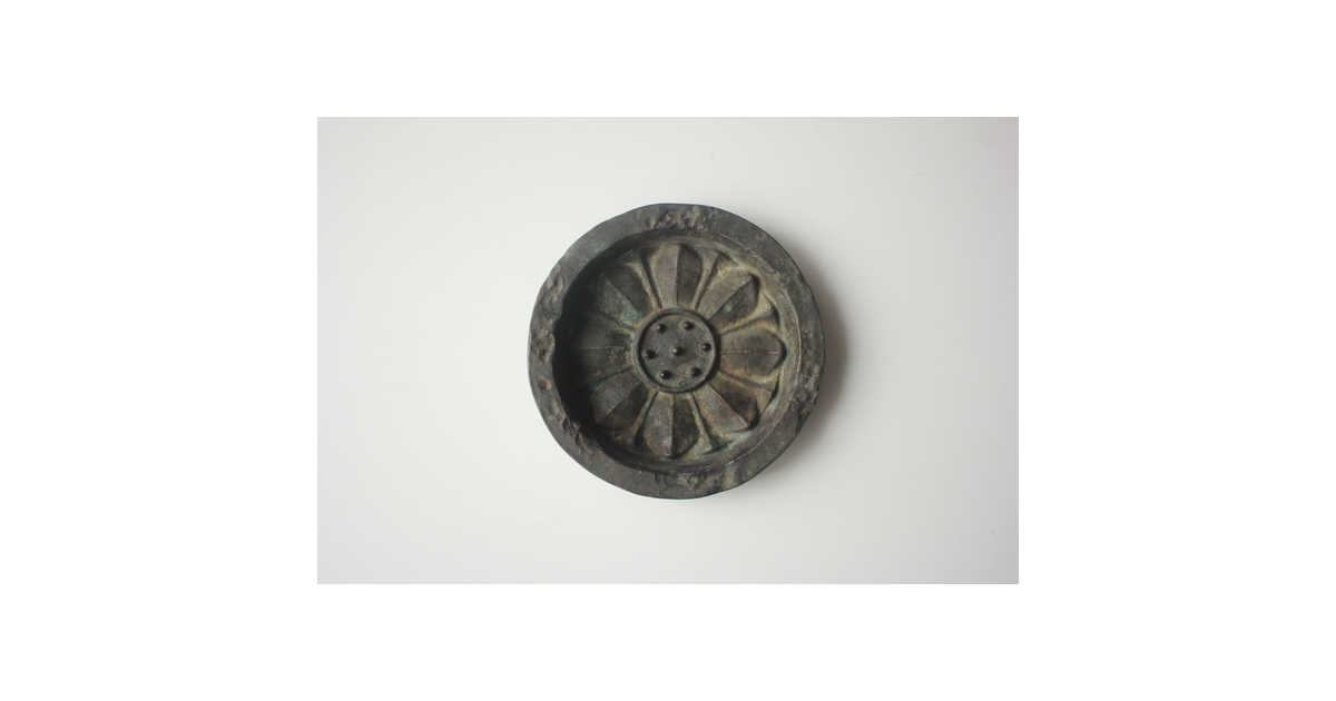 朝鮮美術 李王家美術工場造 八葉蓮華文 銅鎧瓦 M471｜骨董店 のびる 古