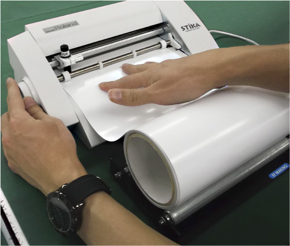 コンパクト！小型のステカでロールシートのカットに挑戦 | ユーロ